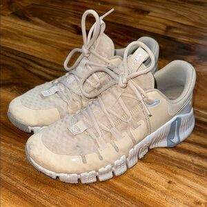 Nike Metcon Light Tan Athletic Shoes